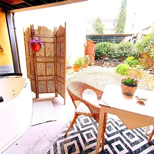 Apartment Nadia's Lovely - With Private Garden And Jacuzzi, Florence